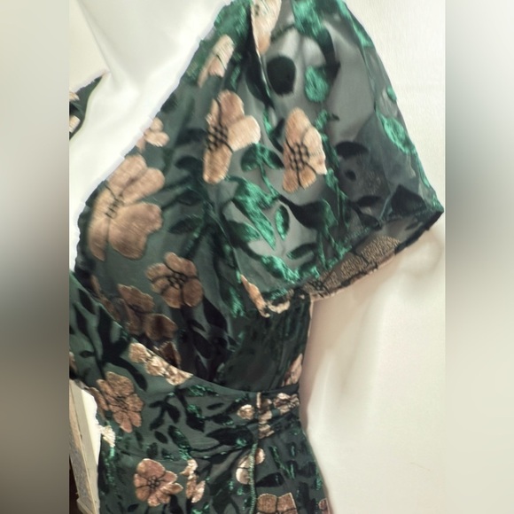 Lulu's Chic Status Emerald Green Floral Velvet Burnout Wrap Midi Dress Size XS - Picture 4 of 9